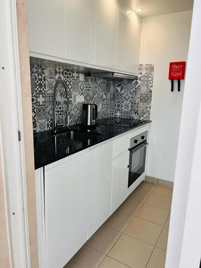 Angies Marina Apartment, Includes 2 Free Passes For The Marina Pool Lagos