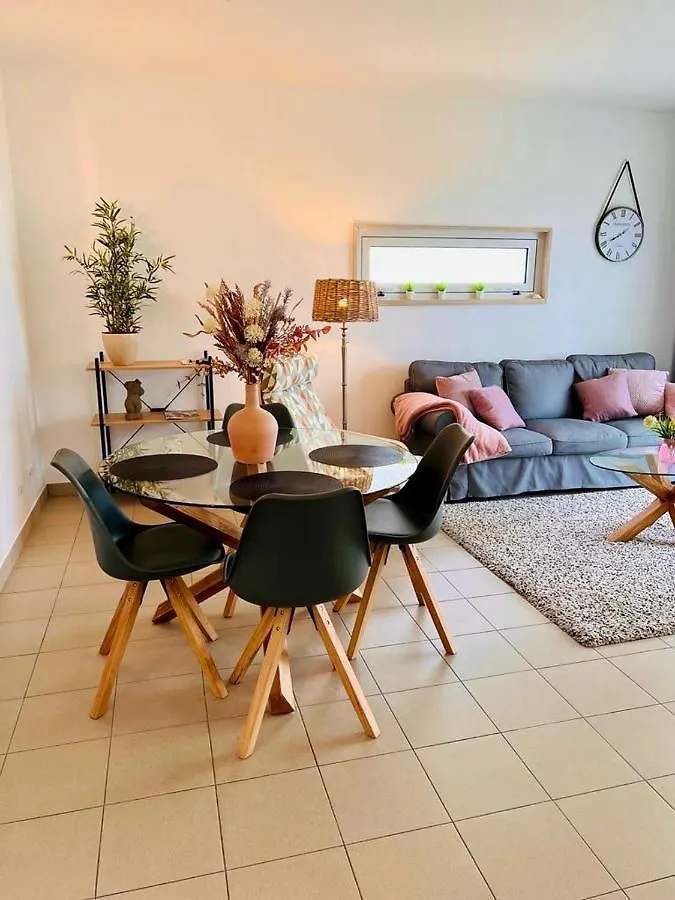 Angies Marina Apartment, Includes 2 Free Passes For The Marina Pool Lagos