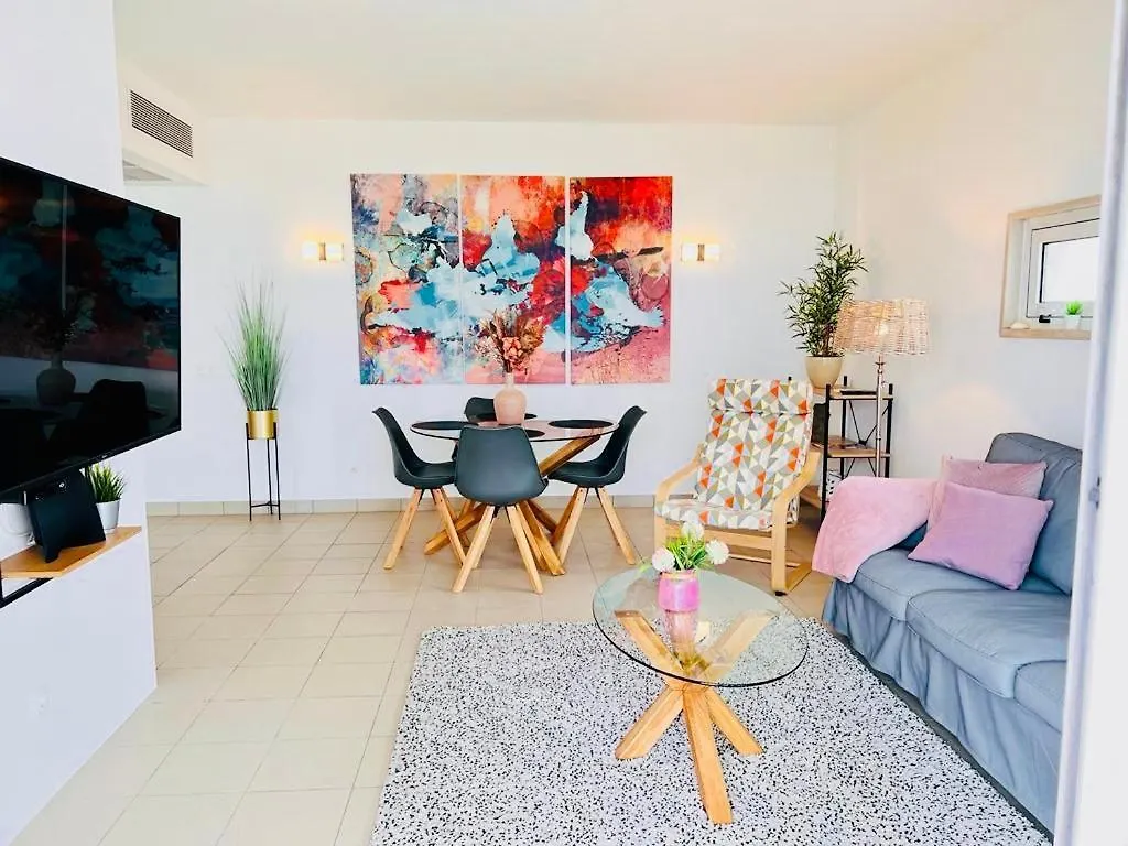 Angies Marina Apartment, Includes 2 Free Passes For The Marina Pool Lagos Apartment