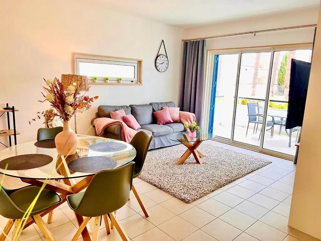Angies Marina Apartment, Includes 2 Free Passes For The Marina Pool Lagos Apartment