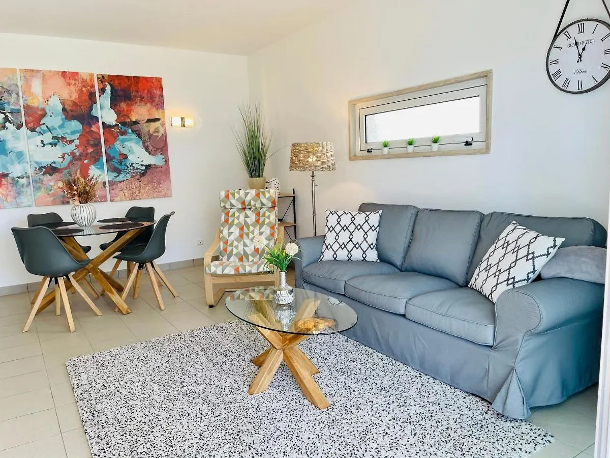 Angies Marina Apartment, Includes 2 Free Passes For The Marina Pool Lagos Apartment